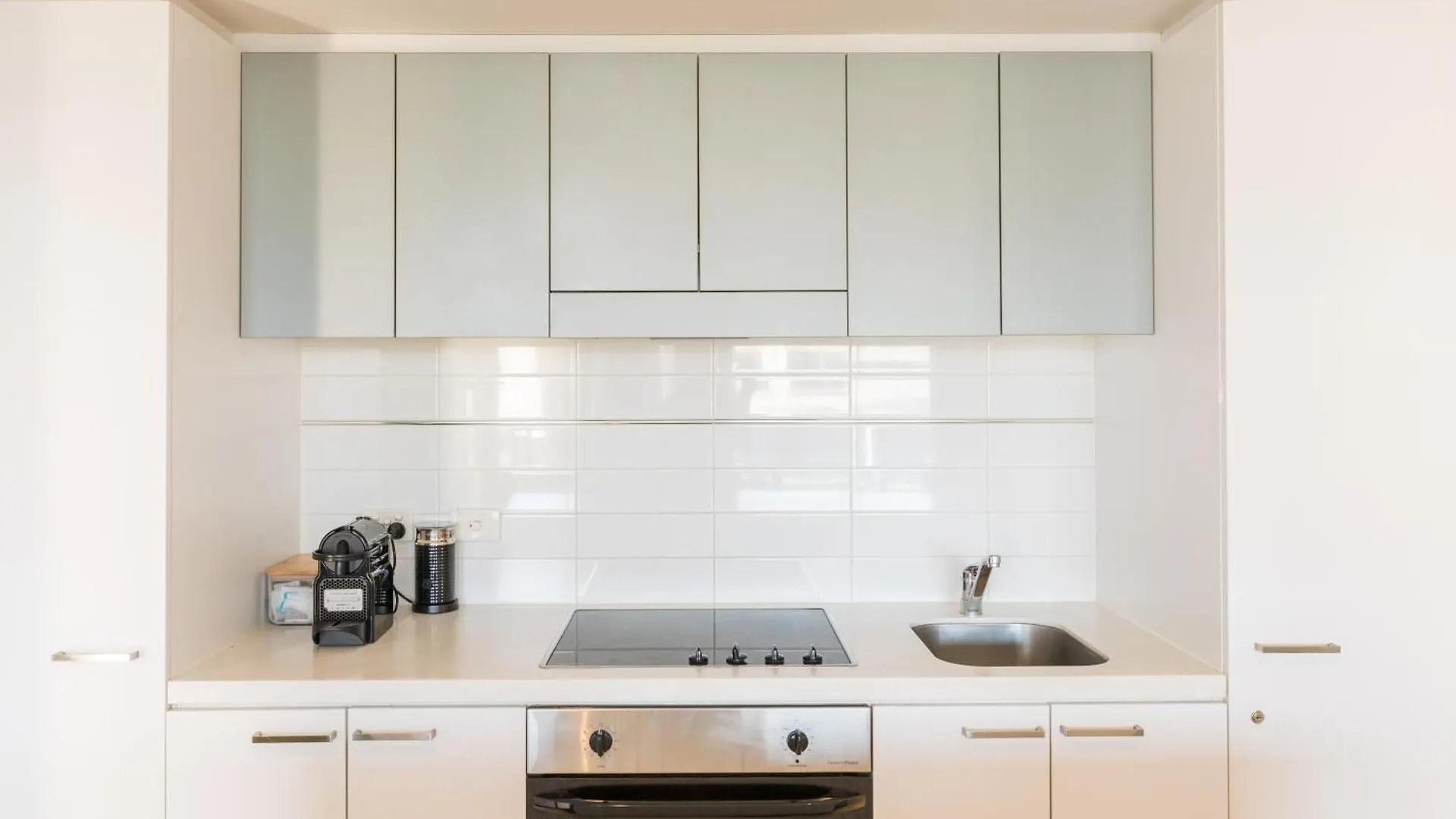 Luxury Oaks Horizons Apartment With A Pool Adelaide