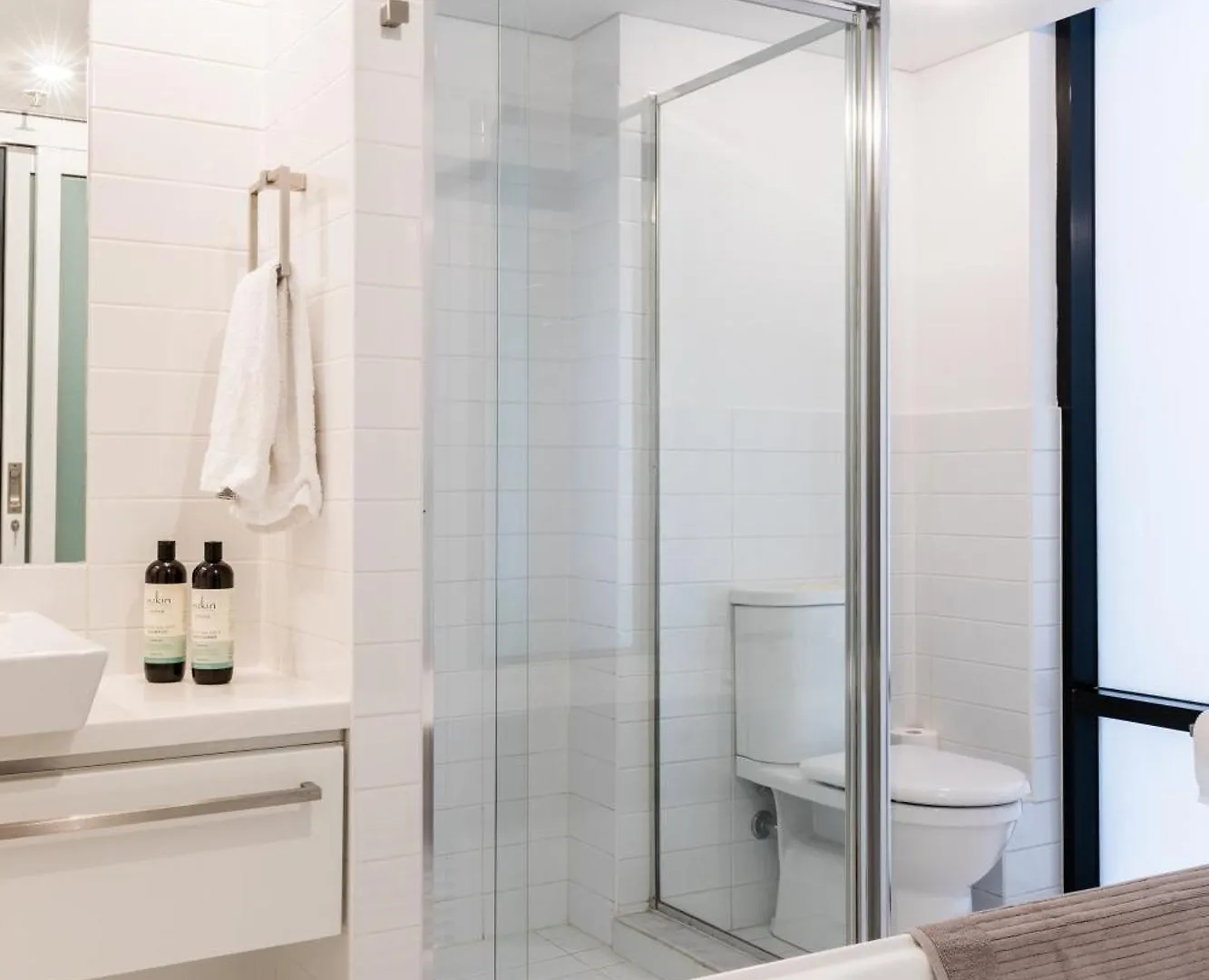 Luxury Oaks Horizons Apartment With A Pool Adelaide