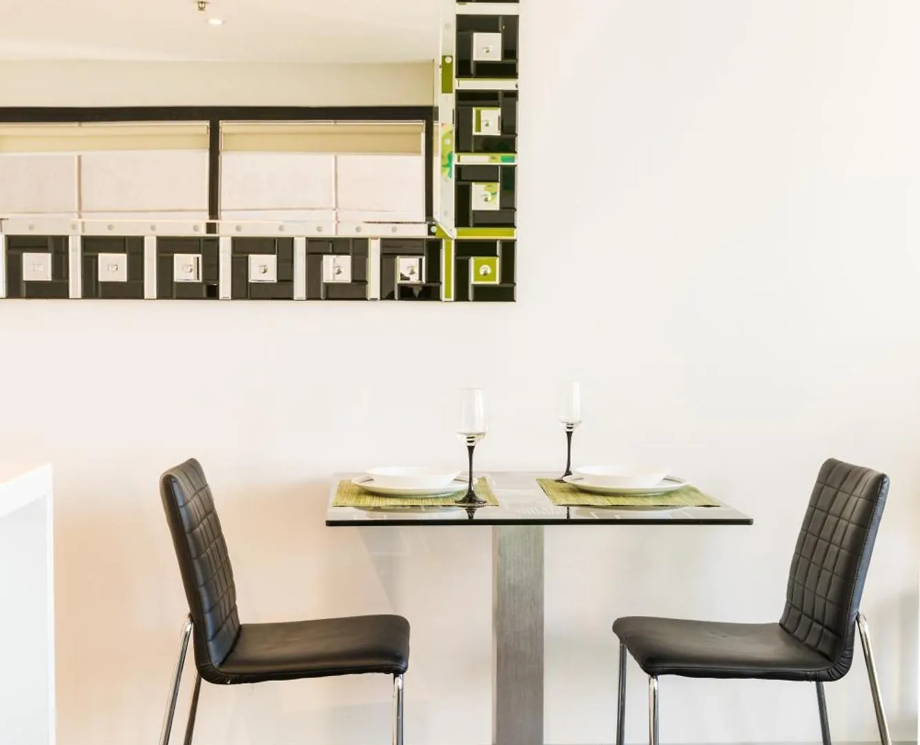 Luxury Oaks Horizons Apartment With A Pool Adelaide