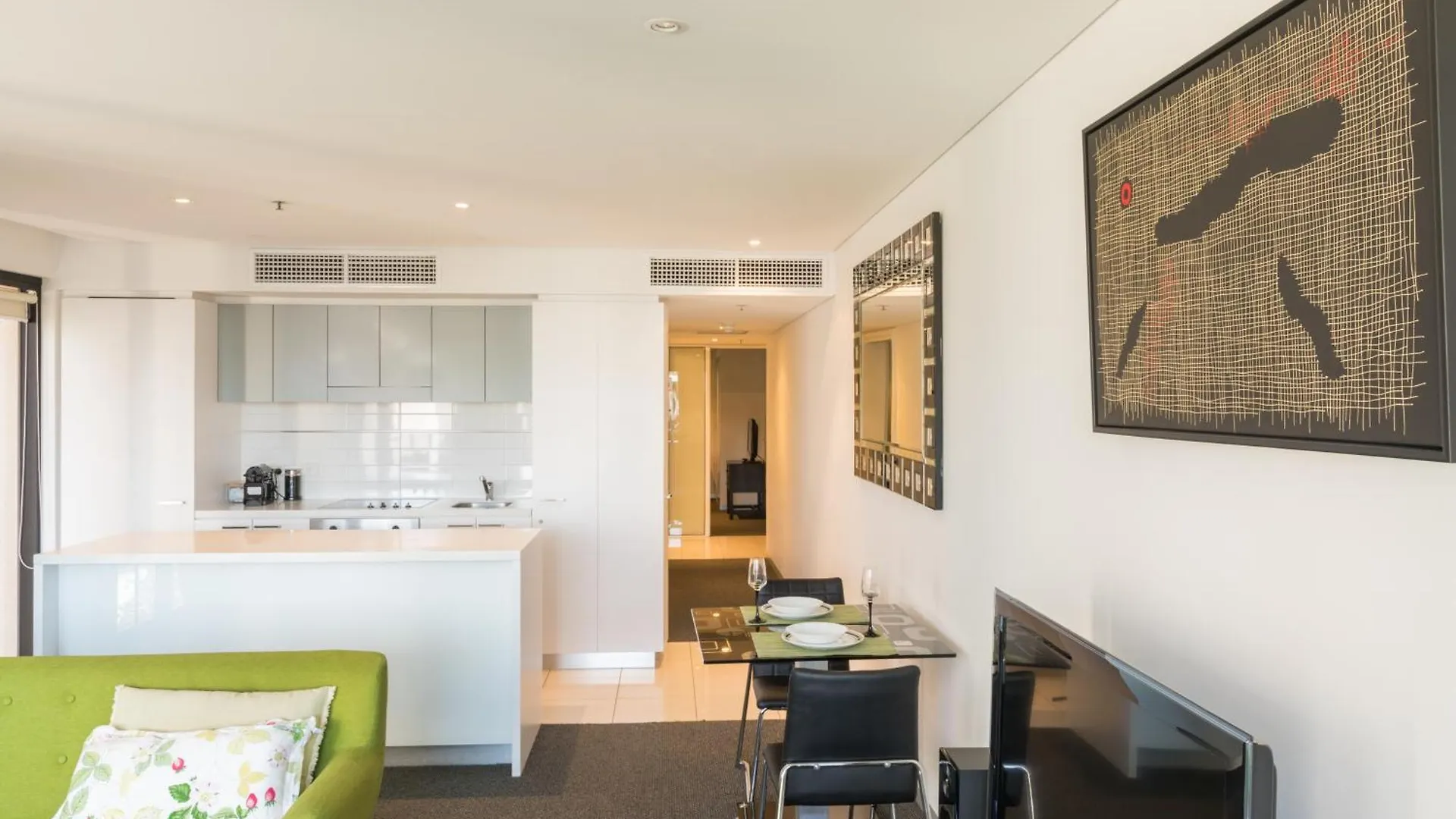 Luxury Oaks Horizons Apartment With A Pool Adelaide