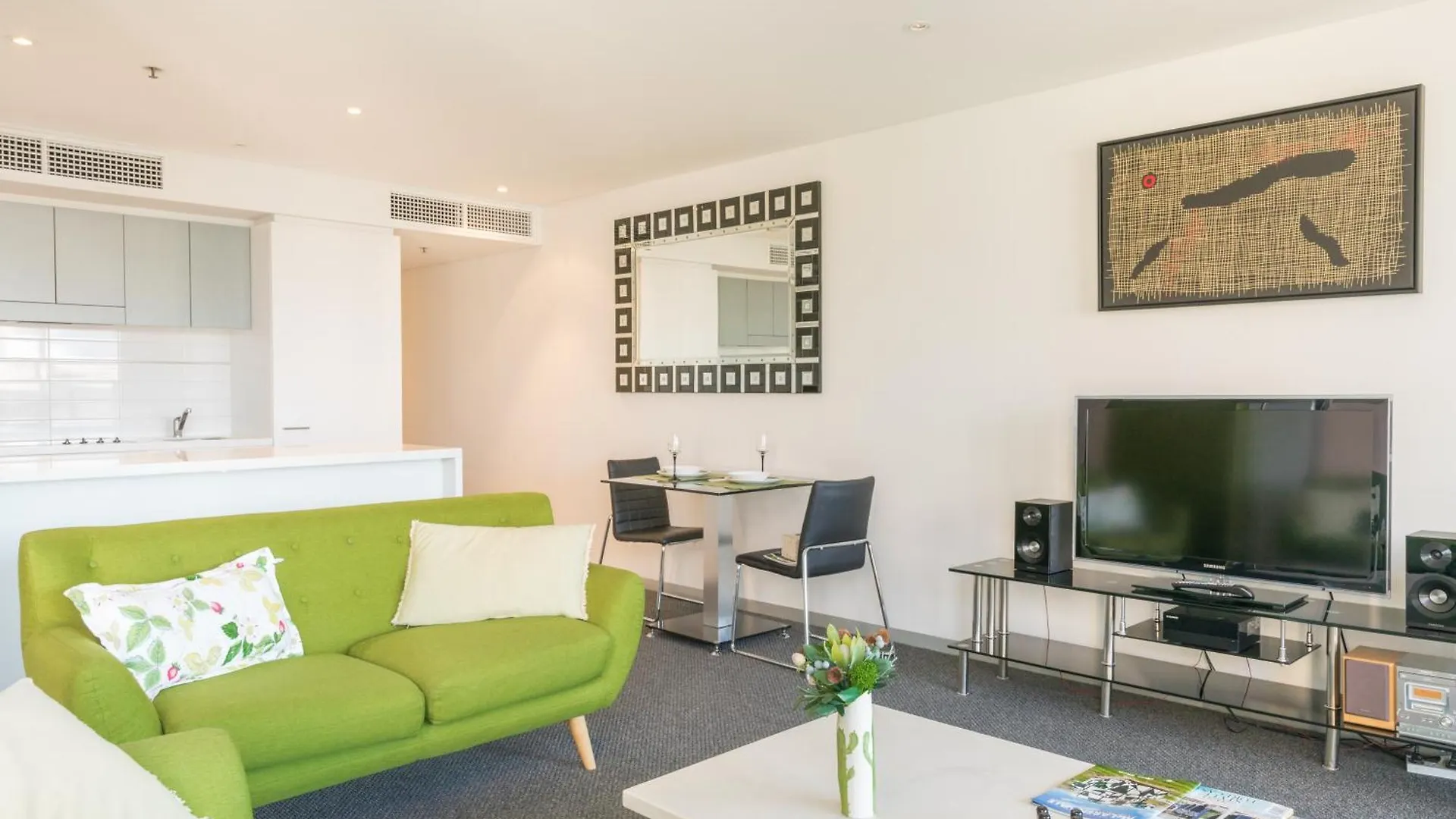 Luxury Oaks Horizons Apartment With A Pool Adelaide