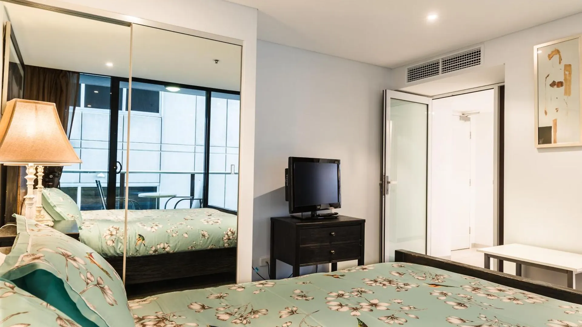 Luxury Oaks Horizons Apartment With A Pool Adelaide Australia