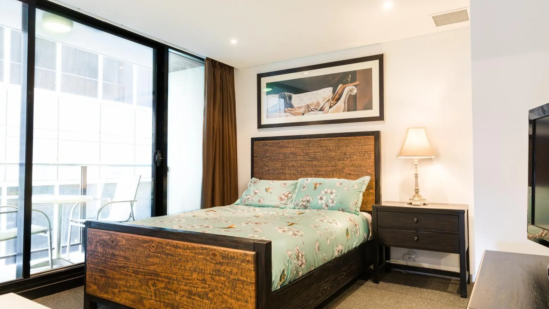 Luxury Oaks Horizons Apartment With A Pool Adelaide