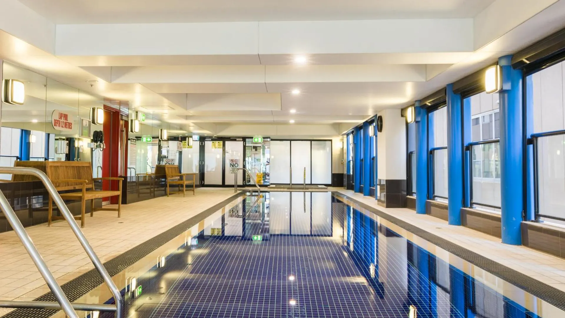Luxury Oaks Horizons Apartment With A Pool Adelaide